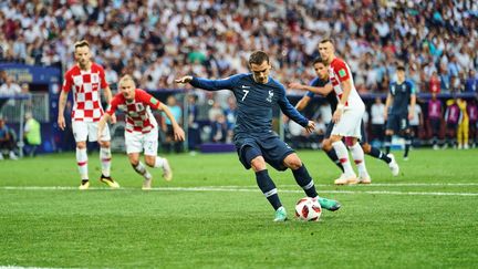 Les Bleus montent néanmoins en puissance. Ils écartent l’Argentine, l’Uruguay et la Belgique, avant de retrouver la Croatie pour une finale inédite. Le 15 juillet, Antoine Griezmann met l’équipe de France sur orbite juste avant la mi-temps en inscrivant le deuxième but. (ULRIK PEDERSEN / NURPHOTO)