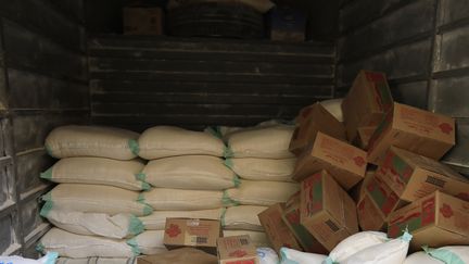 Des colis d'aide alimentaire distribués à Sanaa (Yémen), le 13 septembre 2023. (YAHYA ARHAB / EPA / AFP)