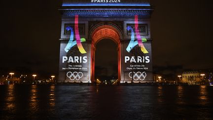 Paris 2024 s'est affiché sur l'Arc de Triomphe lors de l'annonce de la candidature française pour les Jeux (LIONEL BONAVENTURE / AFP)