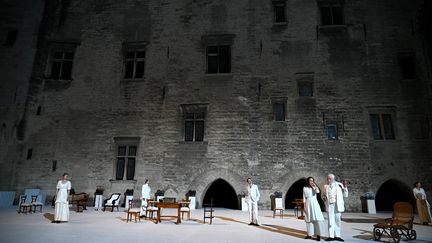 Répétition de la pièce "Architecture", de Pascal Rambert dans la Cour d'honneur du Palais des Papes, le 2 juillet 2019, dans le cadre du 73ème Festival d'Avignon.&nbsp; (GERARD JULIEN / AFP)