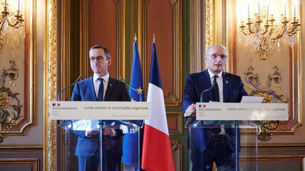 Le ministre de l'Intérieur Bruno Retailleau (à gauche) et le ministre de la Justice Didier Migaud (à droite), à Marseille, le 8 novembre 2024. (ANNE-SOPHIE NIVAL / AFP)