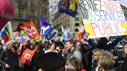 Des fonctionnaires manifestent à Paris, le 27 mars 2019. (BERTRAND GUAY / AFP)