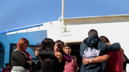 Les obsèques de 14 personnes tuées lors d'une fête de famille à Ciudad Juarez (Mexique) le 23 octobre 2010 (AFP / Jesus Alcazar)