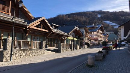 Vue de la station de ski de Valloire (Savoie), le 25 novembre 2020. (LUC CHEMLA / RADIOFRANCE)