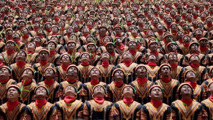 10 001 danseurs indonésiens réunis dans un stade