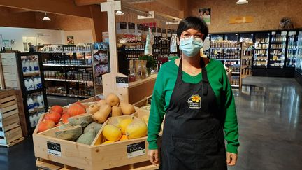 Céline Marsollier, maraîchère et gérante d'un magasin près de Laval en Mayenne.&nbsp; (GUILLAUME GAVEN / RADIO FRANCE)