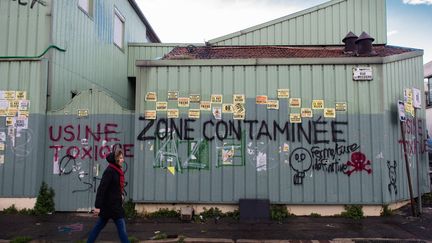 L'usine SNEM à Montreuil (Seine-Saint-Denis), accusée par des riverains d'être "toxique", le 12 novembre 2017. (MAXPPP)