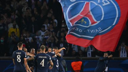 Les Parisiens célèbrent le but de Lionel Messi contre le Maccabi Haïfa, en Ligue des champions, le 25 octobre 2022. (ANNE-CHRISTINE POUJOULAT / AFP)