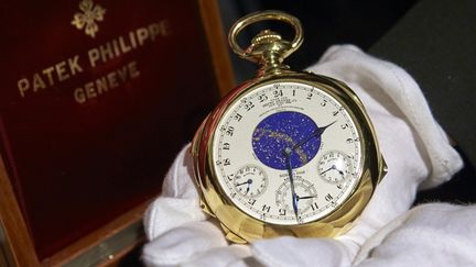 &nbsp; (La montre de la maison suisse Patek Philippe © REUTERS/Denis Balibouse)