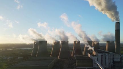 Le Royaume-Uni a tourné la page du charbon, lundi 30 septembre 2024. La toute dernière centrale électrique du pays a fermé ses portes à Ratcliffe-on-Soar, dans le nord du pays. Londres veut donner l'exemple et entend devenir le premier pays du G7 à ne plus recourir aux énergies carbonées d'ici 2050 pour atteindre la neutralité carbone en 2030.