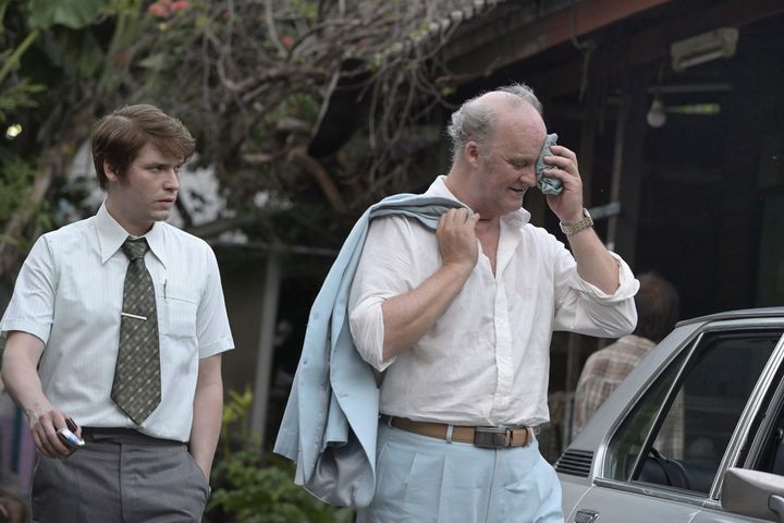 Billy Howle (Herman Knippenberg) et Tim McInnerny (Paul Siemons) dans "Le Serpent". (NETFLIX)