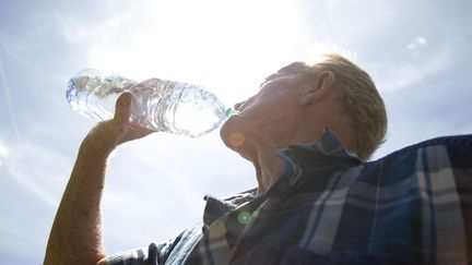 Météo France a placé quinze départements de l'ouest de la France en vigilance rouge canicule,&nbsp;le 17 juillet 2022,&nbsp;et 51 départements en vigilance orange.&nbsp; (THIBAUT DURAND / HANS LUCAS / AFP)