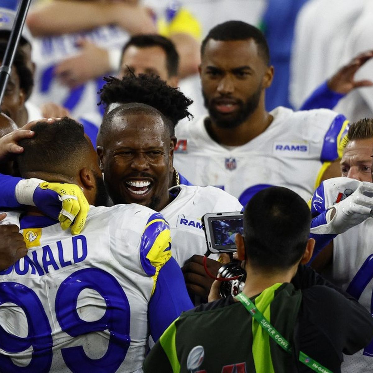 Super Bowl : les Rams de Los Angeles sacrés pour la deuxième fois de leur  histoire, au bout du suspense