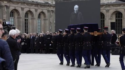 Mort de Pierre Soulages : un hommage national rendu au Louvre au maître de "l'outrenoir"