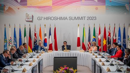 Une réunion des chefs d'Etat du G7, à Hiroshima, au Japon, le 20 mai 2023. (MICHAEL KAPPELER / DPA / AFP)