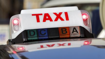 Un taxi, le 30 novembre 2016, à Montpellier. (Photo d'illustration)&nbsp; (ALEX BAILLAUD / MAXPPP)