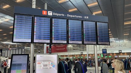 Aéroport d’Orly Hall 3, tableau des départs. (JULIEN PASQUALINI / FRANCEINFO / RADIO FRANCE)