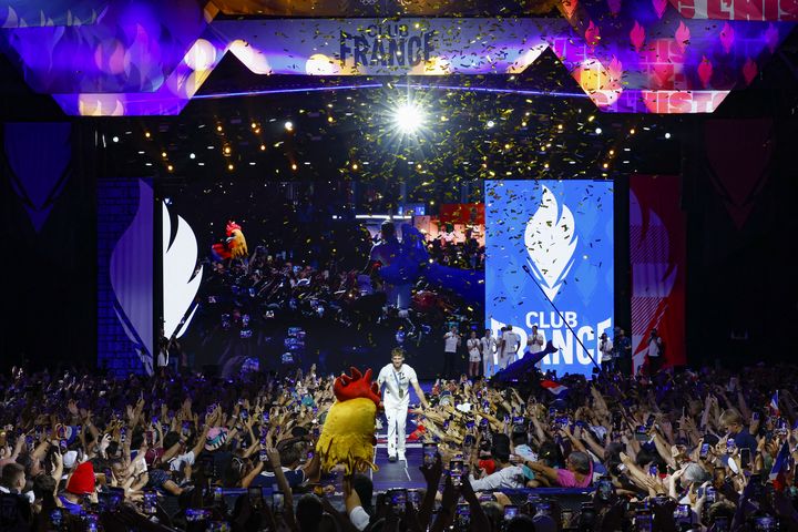 Le nageur français quadruple champion olympique Léon Marchand au Club France, à la Villette dans le 19e arrondissement de Paris, le 5 août 2024. (VALROFF LAURENE / KMSP / AFP)