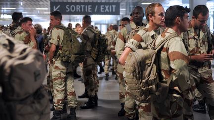 Une centaine de militaires fran&ccedil;ais ont quitt&eacute; le Mali et atterri jeudi 11 avril 2013 &agrave; l'a&eacute;roport Toulouse-Blagnac (Haute-Garonne). (ERIC CABANIS / AFP)