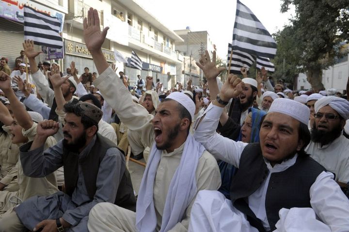 Des manifestants crient des slogans anti-am&eacute;ricains lors d'une manifestation &agrave; Quetta, au Pakistan. (BANARAS KHAN / AFP)