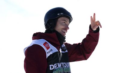 Shaun White lors de la finale du superpipe du Dew Tour, le 19 décembre 2021 à Copper Mountain, aux Etats-Unis. (EZRA SHAW / GETTY IMAGES NORTH AMERICA via AFP)