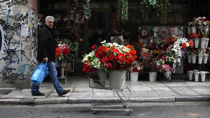 Dans le centre d'Ath&egrave;nes, le 13 mars 2012. (CATHAL MCNAUGHTON / REUTERS)