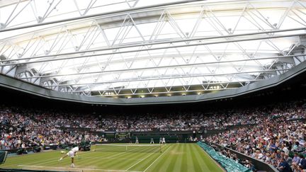 &nbsp; (Le court central de Wimbledon durant la rencontre Nadal-Kukushkin. © HUGO PHILPOTT/UPI/MAXPPP)