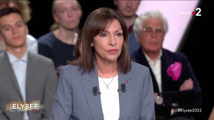 La maire de Paris et candidate socialiste à l'élection présidentielle, Anne Hidalgo, sur le plateau de l'émission "Elysée 2022" de France 2, le 17 mars 2022.&nbsp; (FRANCE 2)