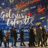 Des consommateurs font leurs achats de Noël à Paris, le 19 décembre 2020. (JOAO LUIZ BULCAO / HANS LUCAS)