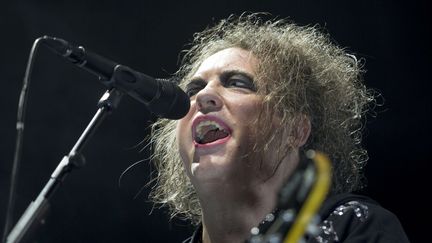 Robert Smith, leader de The Cure qui revient en tournée européenne huit ans après (BALAZS MOHAI/AP/SIPA / AP)