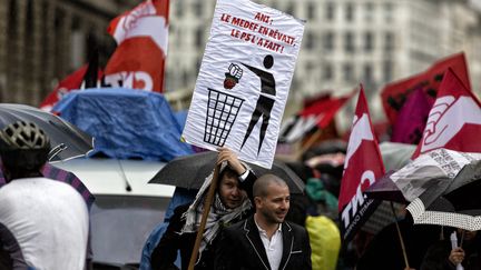 Des manifestants dans un d&eacute;fil&eacute; syndical &agrave; Lyon (Rh&ocirc;ne), le 1er mai 2013. (MAXPPP)