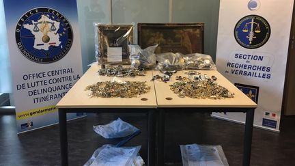 Lors du démantèlement&nbsp;du réseau, 50&nbsp;kg de bijoux et 11&nbsp;000&nbsp;euros en liquide ont été saisis. (GENDARMERIE NATIONALE)