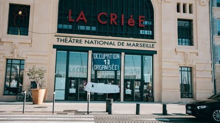 Le théâtre national de La Criée à Marseille durant son occupation par les intermittents du spectacle&nbsp;au cours du premier semestre 2021. (THEO GIACOMETTI / HANS LUCAS)