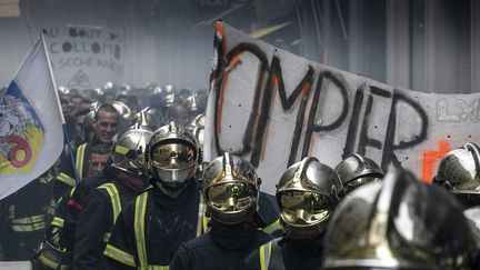 Manifestation de pompiers à Lyon le 27 novembre 2018. (PHOTO JOEL PHILIPPON / MAXPPP)