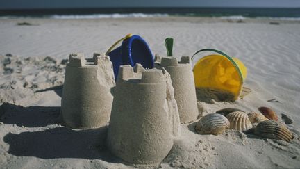 Les ch&acirc;teaux de sable les plus stables ont une teneur en eau tr&egrave;s faible, selon une &eacute;tude parue dans Nature le 2 ao&ucirc;t 2012. (PETER DAWSON / GETTY IMAGES)