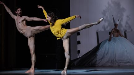 Vincent Chaillet et Silvia Saint-Martin dans "Play"
 (Ann Ray/Opéra national de Paris)