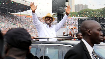 Alassane Ouattara accueilli par ses partisans le 26 janvier 2019, dans un stade d'Abidjan. Il n'exclut pas de briguer un troisième mandat à la tête du pays. (THIERRY GOUEGNON / X01735)