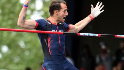 Renaud Lavillenie aérien (FRANCOIS LO PRESTI / AFP)