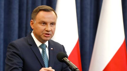 Le président polonais Andrzerj Duda a opposé son véto à deux lois de réforme de la Justice, qui avaient mené des milliers de personnes à manifester devant le palais présidentiel depuis quelques jours.