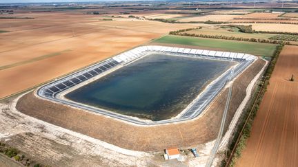 Une réserve d'eau agricole dans le sud Vendée, à Nalliers, le 26 septembre 2022. (FRANCK DUBRAY / MAXPPP)