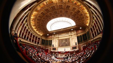 Les d&eacute;put&eacute;s se prononcent mardi 29 avril sur le plan d'&eacute;conomies concot&eacute; par le gouvernement de Manuel Valls. (JOEL SAGET / AFP)