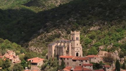 Chemins de traverse : Eus, un village à l’ensoleillement exceptionnel et à l’atmosphère méditerranéenne préservée