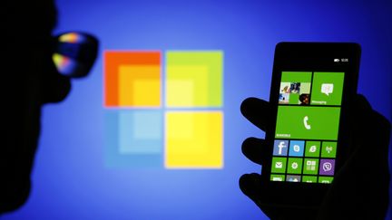 Pour s'offrir la branche "t&eacute;l&eacute;phone" de Nokia, Microsoft va d&eacute;bourser plus de 5,4 milliards d'euros. (DADO RUVIC / REUTERS)