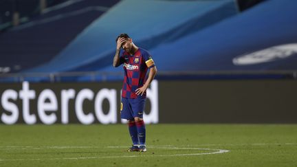 Lionel Messi ne peut que constater les dégâts après cette défaite historique (MANU FERNANDEZ / POOL)