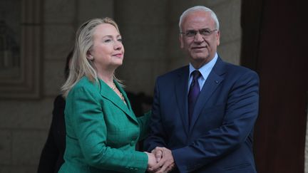 La secr&eacute;taire d'&eacute;tat am&eacute;ricain Hillary Clinton a rencontr&eacute; le chef n&eacute;gociateur palestinien &agrave; Ramallah (Cisjordanie), le 21 novembre 2012.&nbsp; (CITIZENSIDE.COM / AFP)