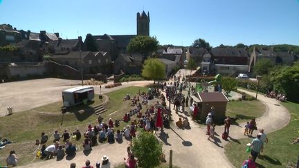 Tous les mardis de l'été, un concert est organisé au square de la Fontaine (France 3 Bretagne)