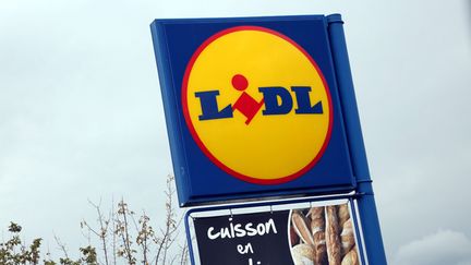 &nbsp; (L'enseigne vient de lancer dans ses magasins une collecte de 3 centimes d'euros par litre de lait vendu chez Lidl © MaxPPP)