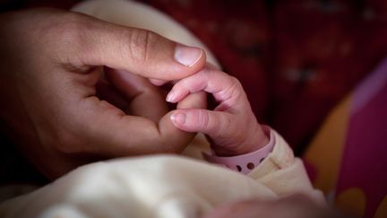 Le Haut Conseil de la famille et de l'âge a rendu un rapport, le 26 février 2019, préconisant une réforme du congé parental en France.&nbsp; (LOIC VENANCE / AFP)