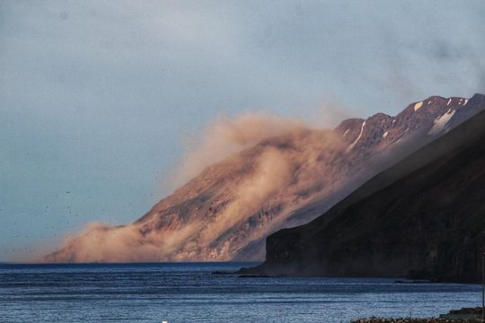 Un témoin oculaire a pris cette&nbsp;photo d'un glissement de terrain sur une pente abrupte, non loin de l'épicentre. (SIGURGEIR HARALDSSON / OFFICE METEOROLOGIQUE ISLANDAIS)