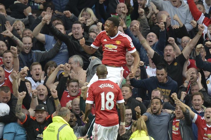 Anthony Martial après son premier but sous les couleurs de Manchester United, le 12 septembre 2015 à Manchester (Royaume-Uni).&nbsp; (OLI SCARFF / AFP)